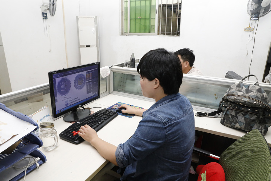 Professional Name Badge Lapel Pin Emblem Maker Manufacturer